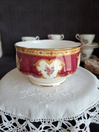 Azucarero y Lechera Royal Albert "Ledy Hamilton"