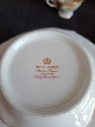 Azucarero y Lechera Royal Albert "Ledy Hamilton"