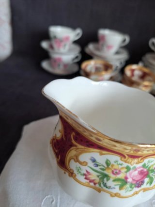 Azucarero y Lechera Royal Albert "Ledy Hamilton"