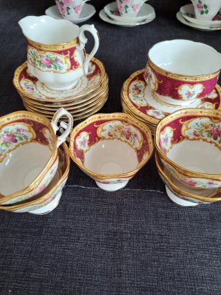 Azucarero y Lechera Royal Albert "Ledy Hamilton"