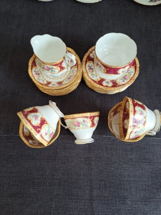 Azucarero y Lechera Royal Albert "Ledy Hamilton"