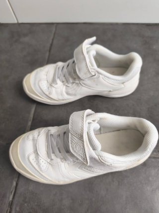 Zapatillas niño blancas y  F50 fútbol sala núm 33