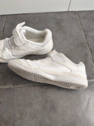 Zapatillas niño blancas y  F50 fútbol sala núm 33