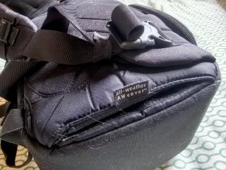 Mochila bandolera Lowepro negra