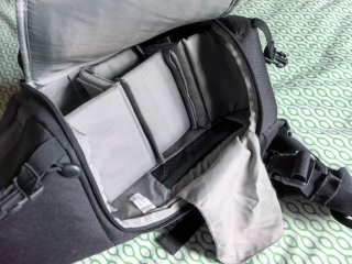 Mochila bandolera Lowepro negra