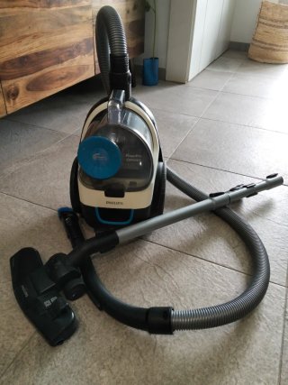 Aspiradora Philips PowerPro Compact