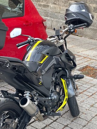 Zontes Z2 125cc Naked Negra con Detalles Amarillos