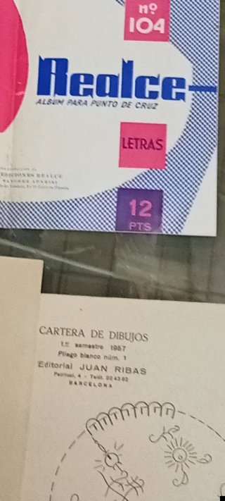 Lote de cuadernos, patronadores, labores..