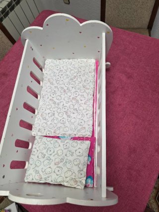 Cuna de juguete de madera para bebé