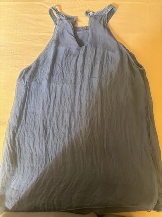 Top verde grisáceo con aplicación