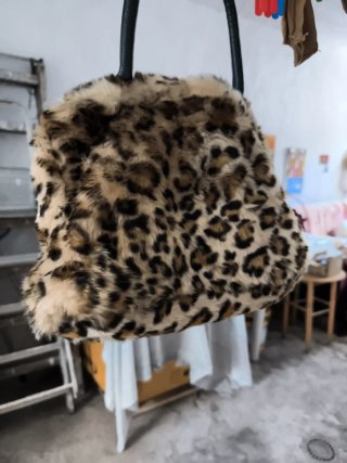 Bolso de pelo leopardo