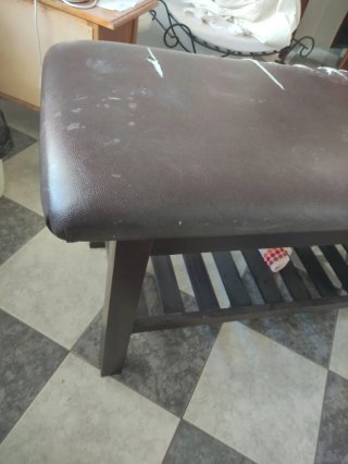 Camilla de estética marrón polipiel y madera.