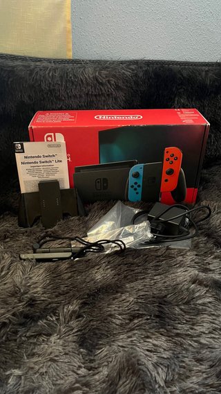 ¡CON CAJA! Nintendo Switch + Accesorios