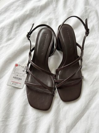Sandalias tacón Stradivarius marrón talla 37