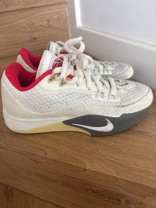 Zapatillas Nike Blancas y Rojas