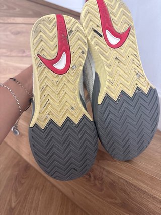 Zapatillas Nike Blancas y Rojas