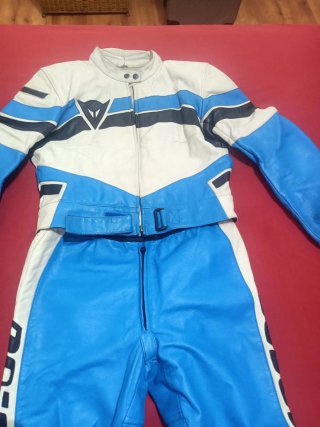 Conjunto Moto Mujer Dainese Chaqueta y Pantalón.