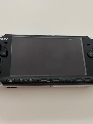 PSP Slim 3004 Nera + 4 Giochi + Cavi