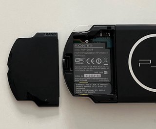 PSP Slim 3004 Nera + 4 Giochi + Cavi