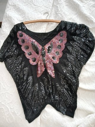 Blusa lentejuelas mariposa negra y rosa