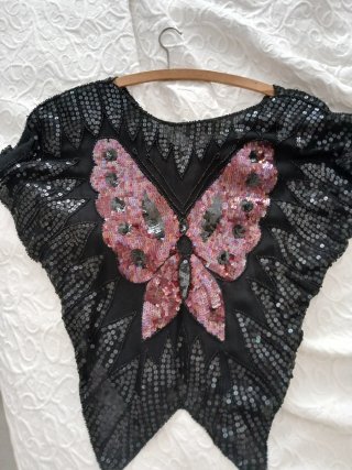 Blusa lentejuelas mariposa negra y rosa