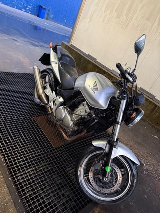 Moto Naked Negra y Plateada