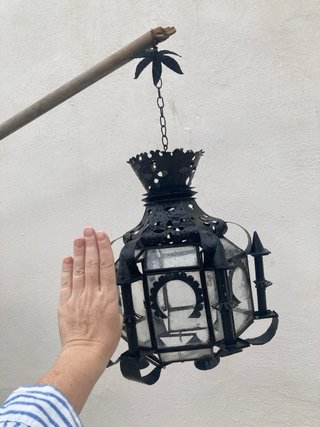 Lámpara forja negra antigua