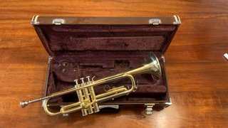 Trompeta Yamaha YTR-2320 con funda