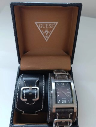 Reloj Guess Hombre con dos correas y reloj police