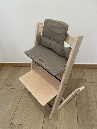Trona Stokke con todos los accesorios