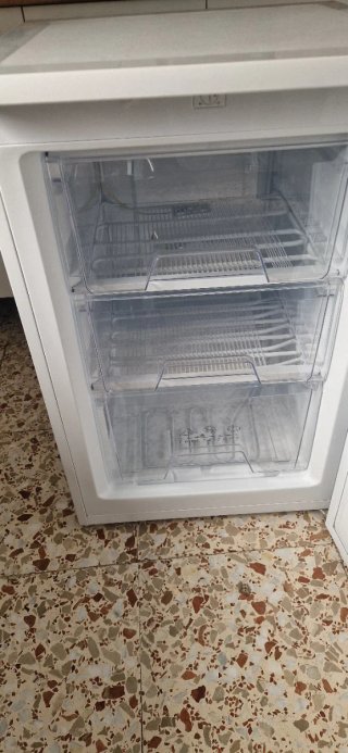 Congelador bajo encimera