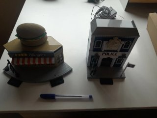 Juguetes: Hamburguesería y Comisaría