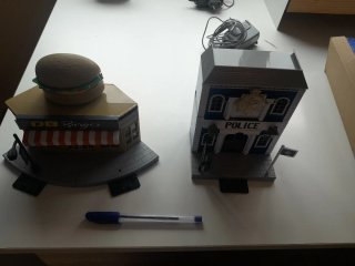 Juguetes: Hamburguesería y Comisaría