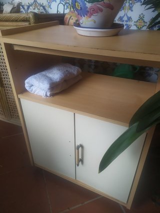 Mueble escritorio con puertas