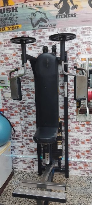 Máquina de gimnasio contractora de pecho