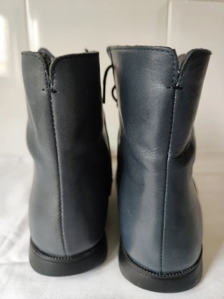 Botas de cuero gris con cordones