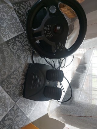Volante y pedales din