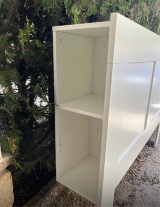 Cabezal de cama blanco de madera