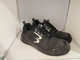 Zapatos de seguridad negros Bellota talla 42.5