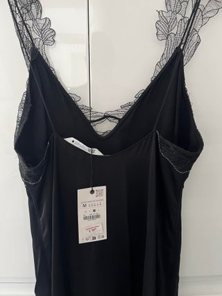 Vestido negro Zara con encaje