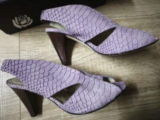 Zapatos de tacón piel morados