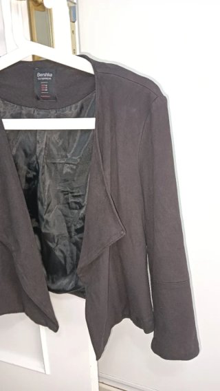 Chaqueta corta efecto ante Bershka
