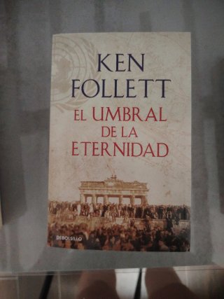 Trilogía The Century : La caída de los gigantes...