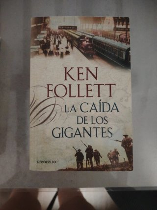 Trilogía The Century : La caída de los gigantes...