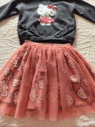 Conjunto Hello Kitty: Sudadera y Falda