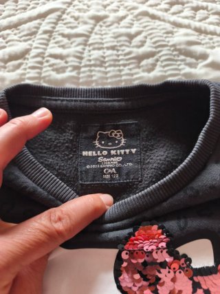 Conjunto Hello Kitty: Sudadera y Falda