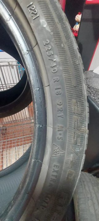 Neumático 225/40/18-92Y
