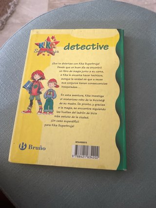 Kika Superbruja, detective