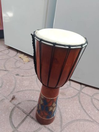 Tambores artesanales decorados