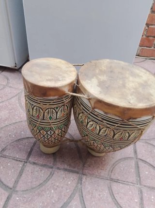 Tambores artesanales decorados